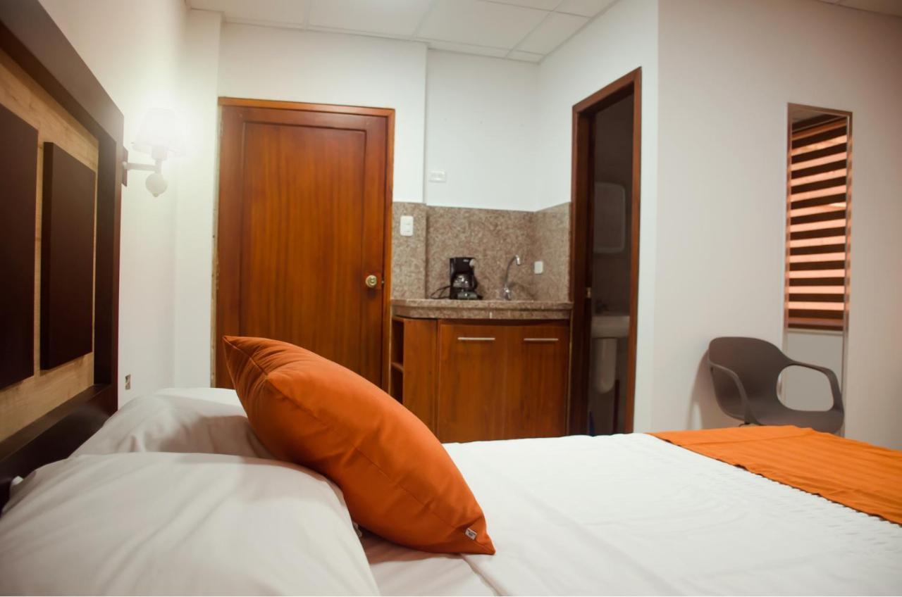 Aparthotel Torre Alba à Santo Domingo de los Colorados Extérieur photo