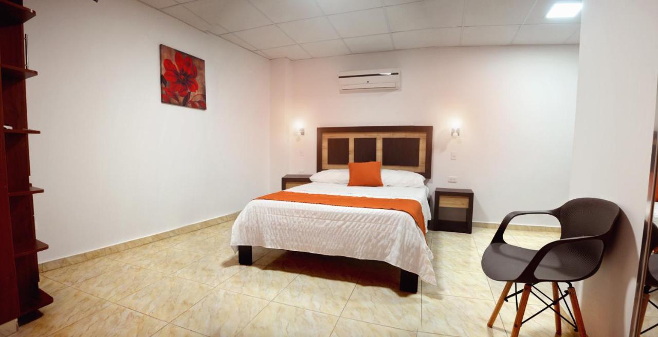 Aparthotel Torre Alba à Santo Domingo de los Colorados Extérieur photo